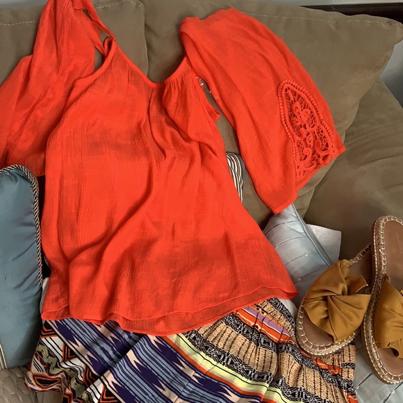 Peekaboo Shoulder Blouse A.Byer Sz M - Picture 5 of 5